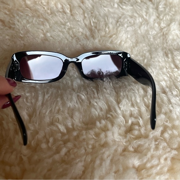 Chic Black Rectangular Sunglasses - Picture 5 of 5